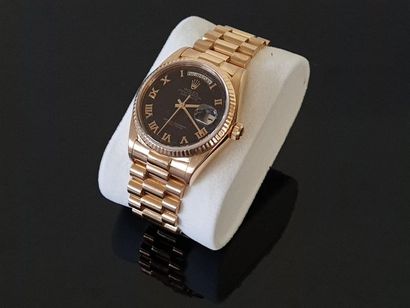 ROLEX DAY-DATE GOLD 
Men's gold watch.
No....