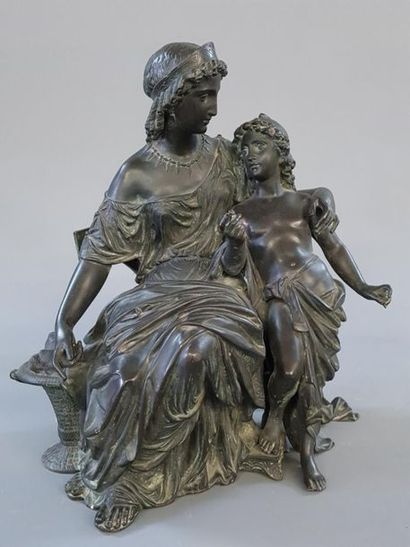 Ecole française XIX°:
Femme et enfant à l'antique.
Groupe...