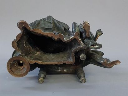 Ecole française XIX°:
Femme et enfant à l'antique.
Groupe...