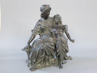 Ecole française XIX°:
Femme et enfant à l'antique.
Groupe...