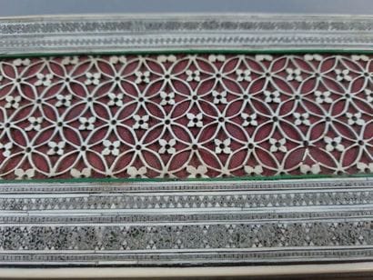 Boîte en ivoire et étain .
Iran, époque Kadjar
11...