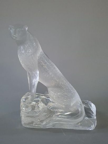 LALIQUE FRANCE:
Guépard.
Sculpture en cristal...