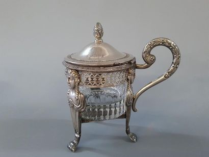 Paire de salerons et moutardier tripodes...