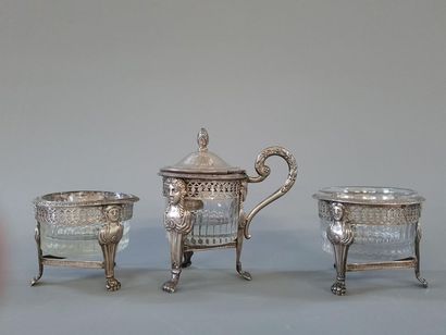 Paire de salerons et moutardier tripodes...