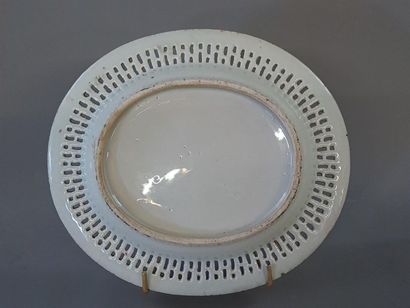 Plat ovale contour ajouré en porcelaine de...
