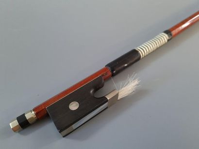 Archet. 
L. :74,5 cm. 