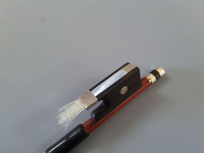 Archet. 
L. :74,5 cm. 