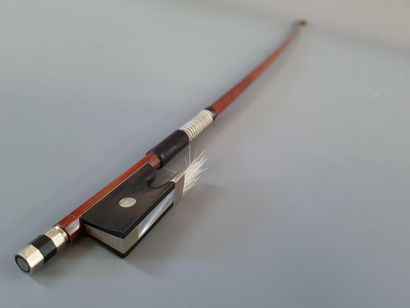 Archet. 
L. :74,5 cm. 