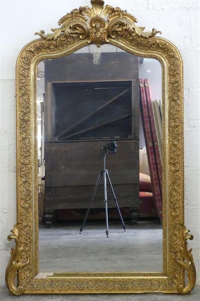 Mirror with gilded stucco and wood frame.
Late...