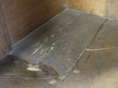 Corner in mahogany veneer, St Anne grey marble...