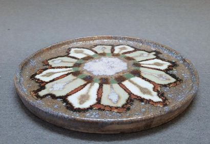 Fernand RUMEBE ( 1875-1952) 
Petit plat en...