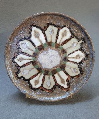 Fernand RUMEBE ( 1875-1952) 
Petit plat en...