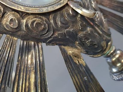 Ostensoir en argent repoussé et ciselé de...