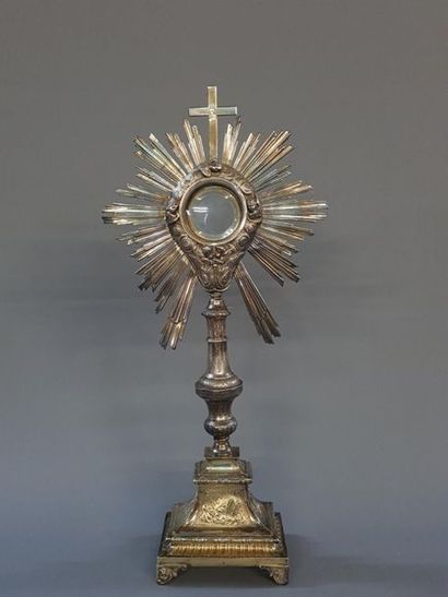 Ostensoir en argent repoussé et ciselé de...