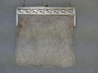 Sac minaudière en argent 800°/00, à décor...