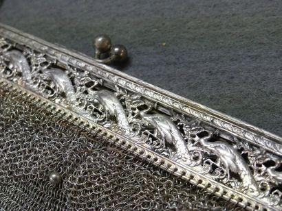 Sac minaudière en argent 800°/00, à décor...