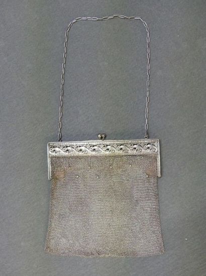 Sac minaudière en argent 800°/00, à décor...
