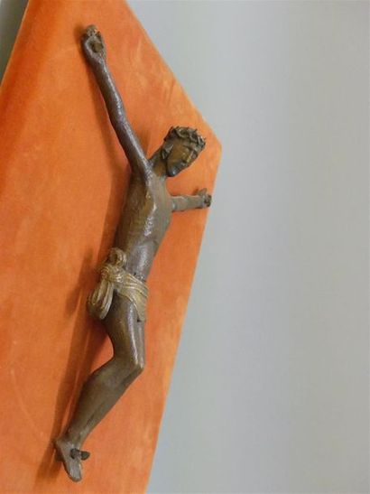 Christ en bois sculpté XVII° siècle.
30 x...