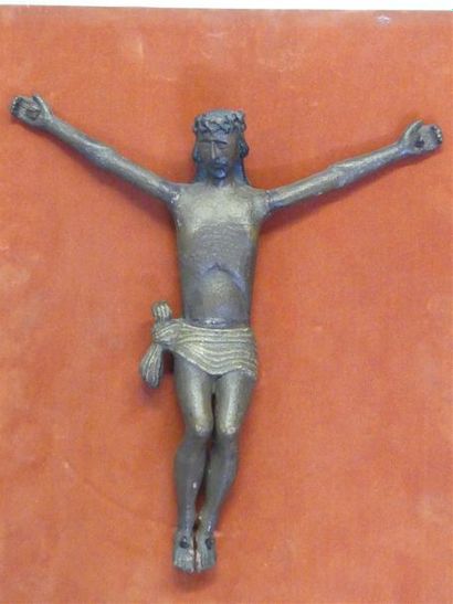 Christ en bois sculpté XVII° siècle.
30 x...