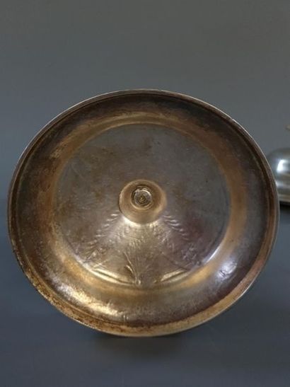 Ciboire en argent, intérieur doré, à décor...
