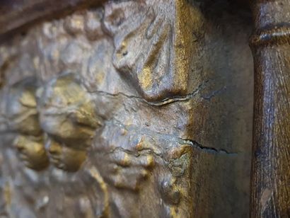 Petit autel en applique en bois et stuc doré,...