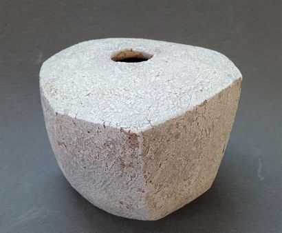 David WHITEHEAD- 
Large stoneware vase. 
H.16...