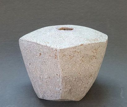 David WHITEHEAD- 
Large stoneware vase. 
H.16...