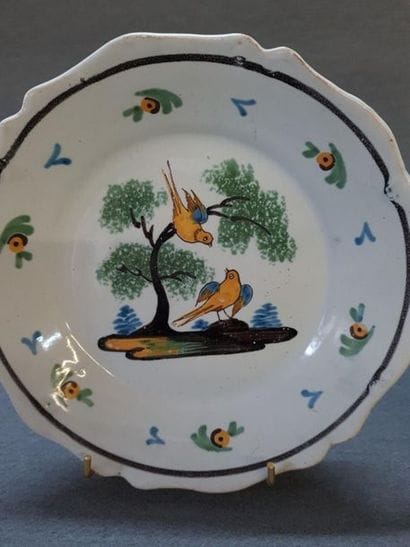 NEVERS fin XVIIIe, début XIX° : 
Quatre assiettes...