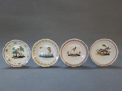 NEVERS fin XVIIIe, début XIX° : 
Quatre assiettes...