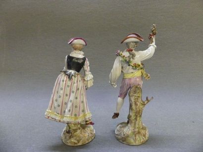 Allemagne XIX°: Couple d'arlequins en porcelaine.
H:...