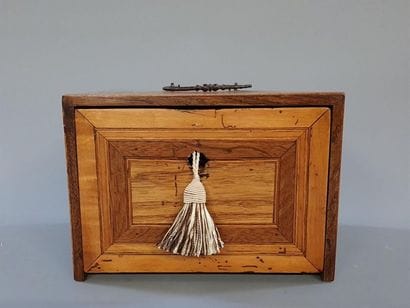 Coffret aux épices en marqueterie.
France...