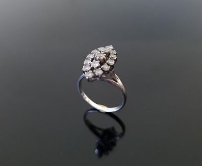 Marquise ring in 750°/00 white gold, set...