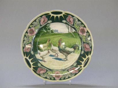 Assiette en porcelaine à décor de poule et...