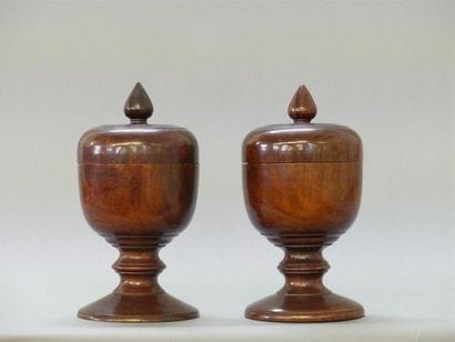 Paire de boites à dorer les pilules en bois...