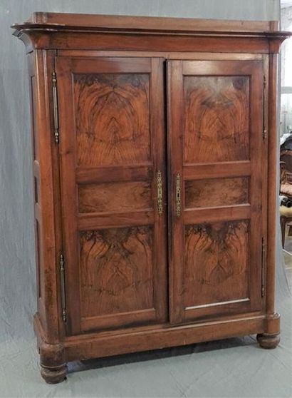 Walnut wardrobe with columns
220 x 170 x...