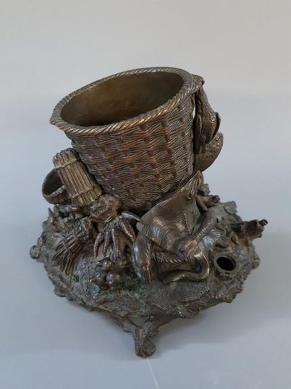Nécessaire de bureau en bronze à décor de...