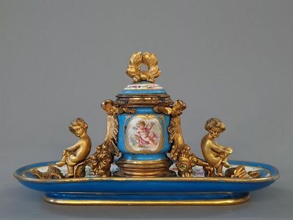 Encrier en porcelaine turquoise à décor de...