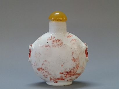 Tabatière en porcelaine de Chine. 

XIX°

8,5...