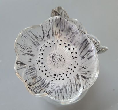 LALIQUE flacon

Bouchon à décor de fleurs....