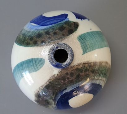 Olivier ROY

 Vase boule à décor abstrait....