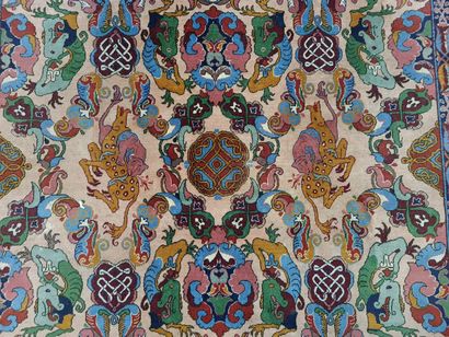 Grand tapis Arménien , Erevan

Laine

334...