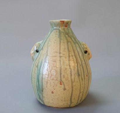 Henry de VALLOMBREUSE (1856 - 1919)

Vase...