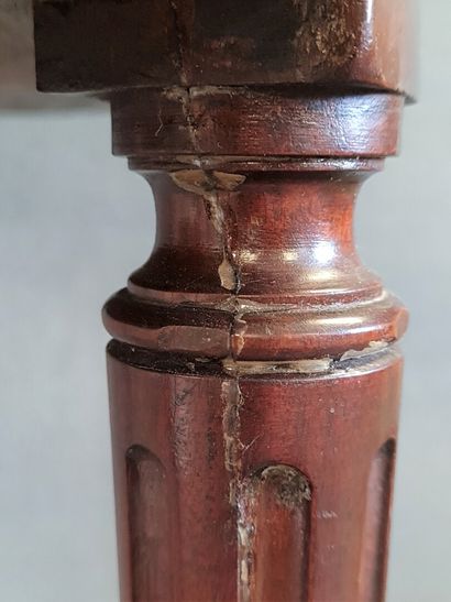 Guéridon bouillotte 

H. :75 cm. D. :66 ...
