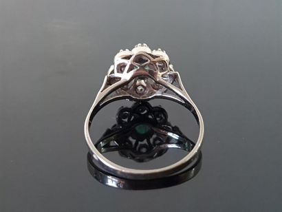 Ring in white gold 750°/ 00 daisy shape,...