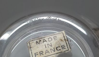 LALIQUE flacon

Bouchon à décor de fleurs....