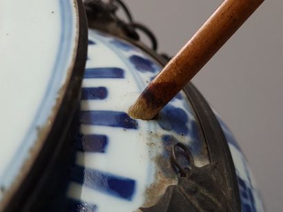 Vase couvert en porcelaine de Chine XVIII°...