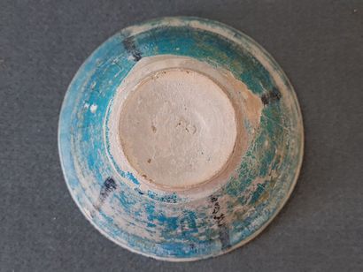 Coupe creuse en grès émaillé bleu.

Afghanistan...