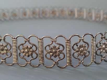 Asian silver belt.

Weight 150.42g

L. :87...