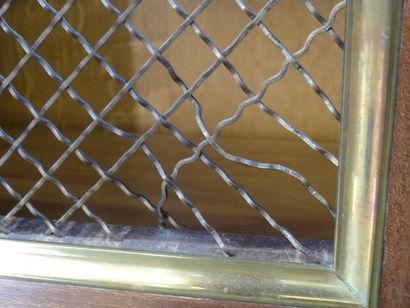 Vitrine en acajou et filet de laiton

Style...