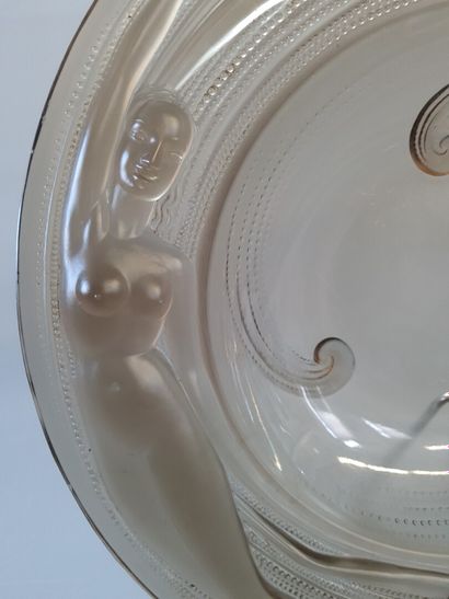 VERLYS 

Les naiades 

Plat en verre fumé

D:...